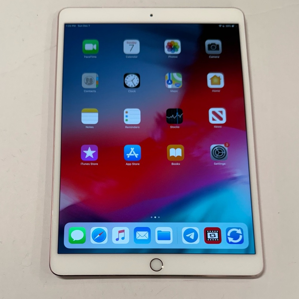 APPLE 10.5" iPad Pro Cellular - 64 GB, Rose Gold (2017) - Picture 3 of 6